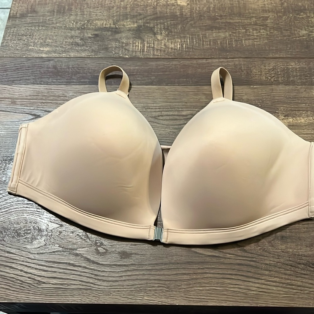 EUC rare pink by Victoria secret 42DD no underwire front opening nude colored